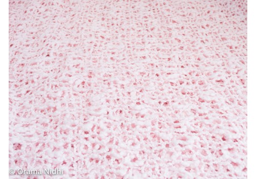 Poncho rose crocheté 